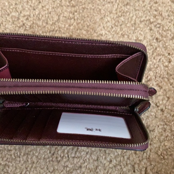 Coach - Picture 8 of 8